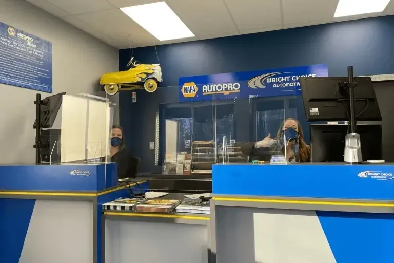 Wright Choice Automotive team member helping a customer at the front desk